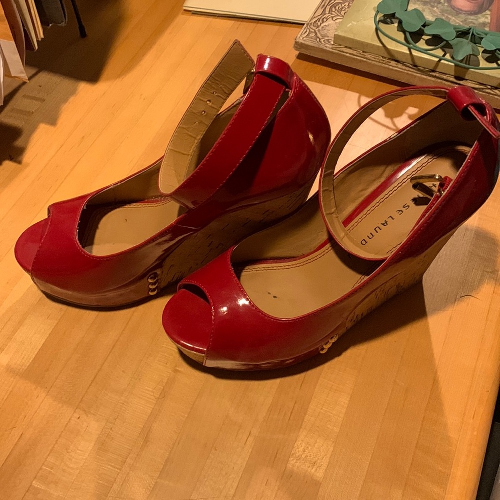 Chinese laundry patent red and cork wedge